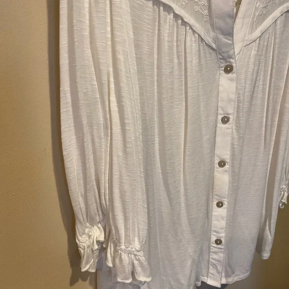 Democracy white buttoned down top - Picture 4 of 5